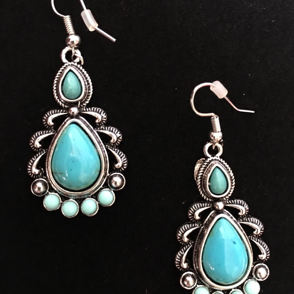 NEW!!  Beautiful Turquoise Teardrop Earrings